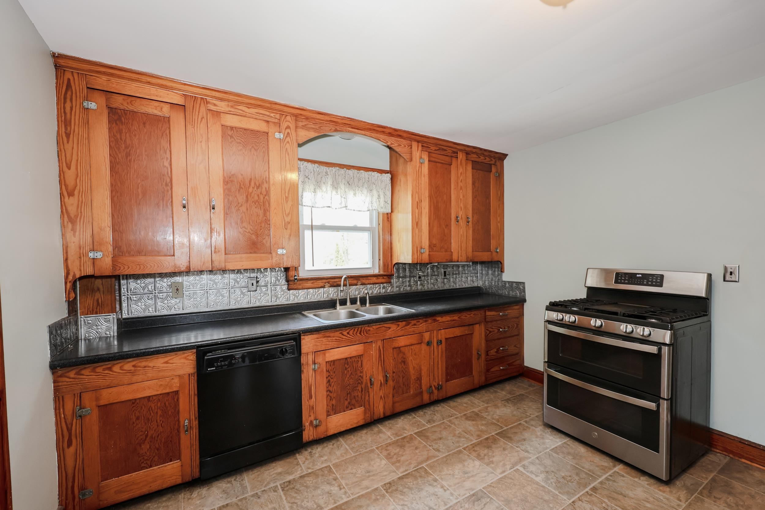78 Candia Road Manchester, NH 03109 - Photo 18 of 56