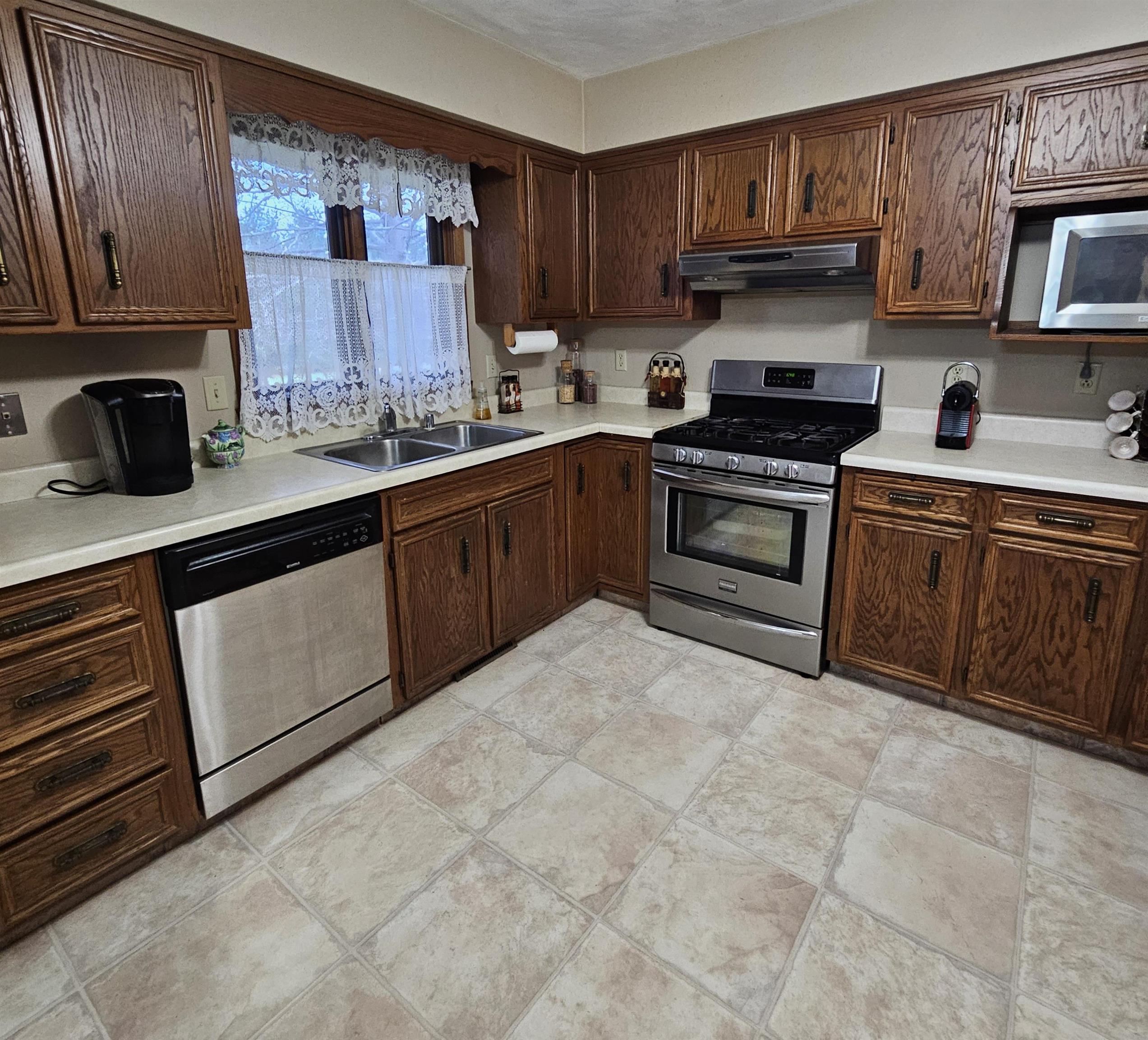 4189 Ruskin Road Rockford, IL 61101 - Photo 8 of 32