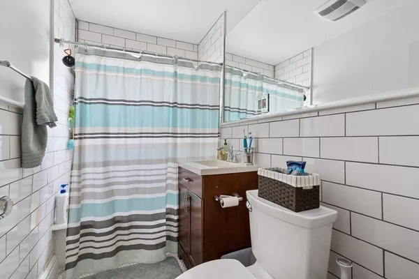 $3,000 | 28 Warwick Road, Unit 1, Watertown, MA 02472