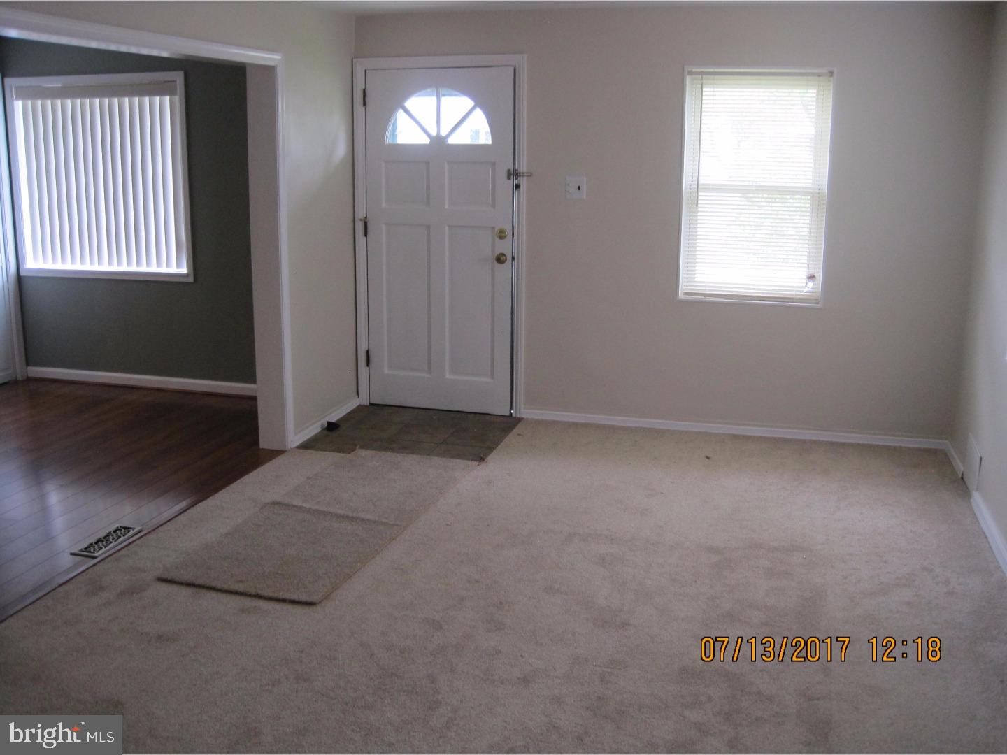 851 Cricket Road Secane, PA 19018 - Photo 8 of 16 Living Room