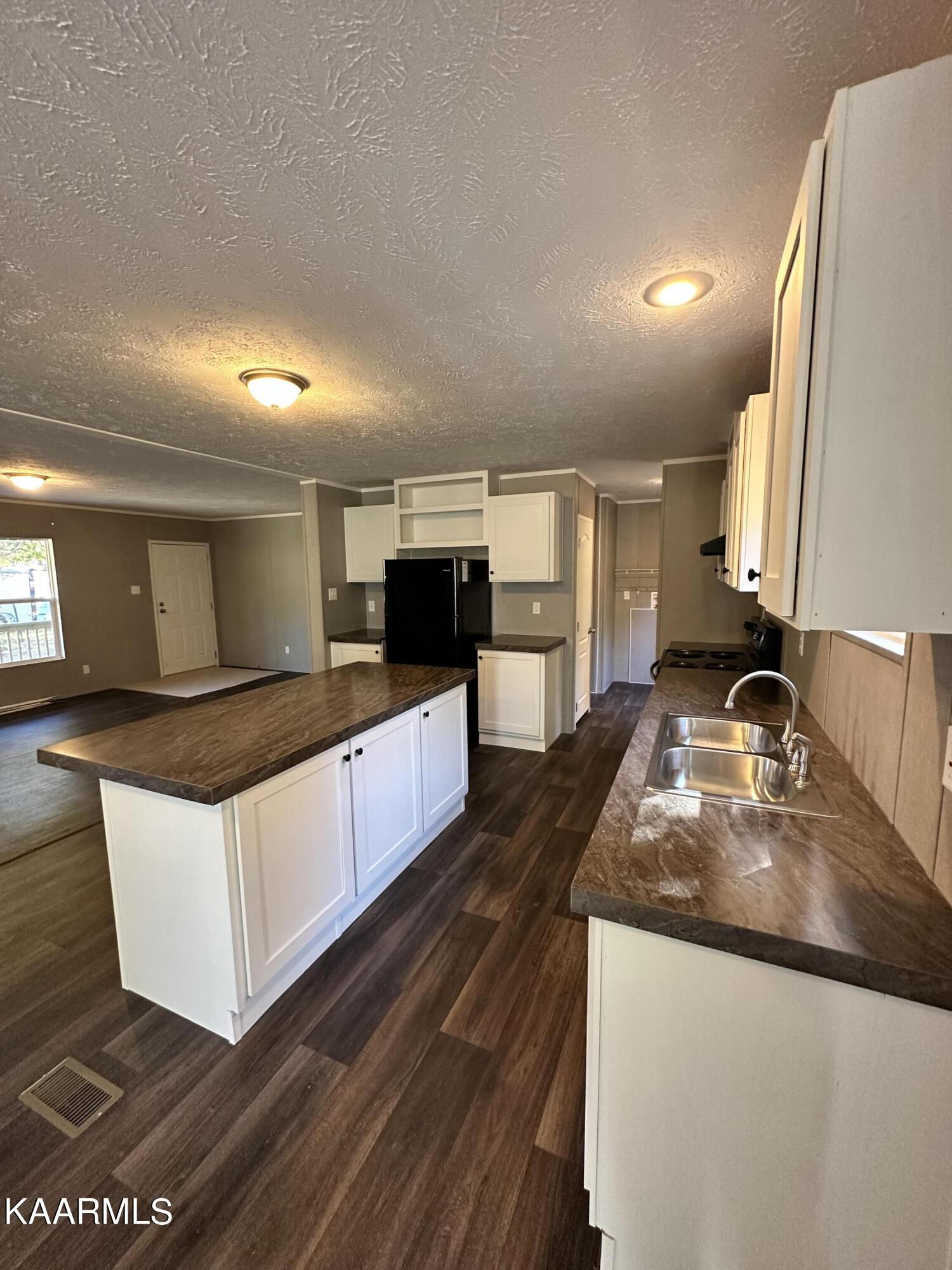 5915 Wade Lane, Knoxville, TN 37912 Compass