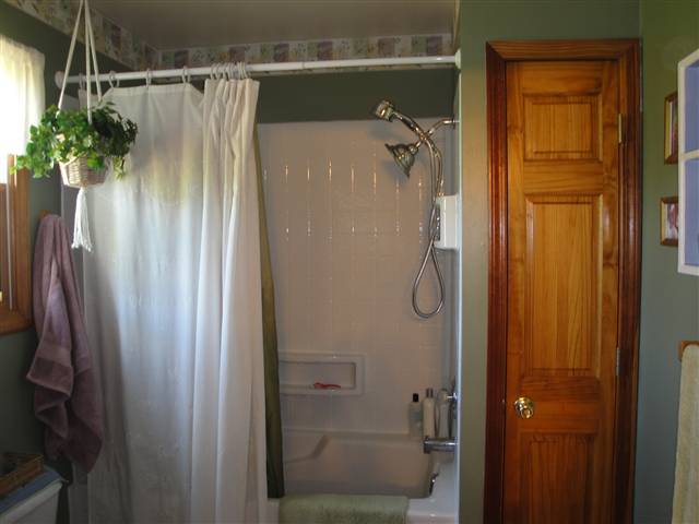 15581 Hough Road Allenton, MI 48002 - Photo 13 of 29 31053072-12.JPG