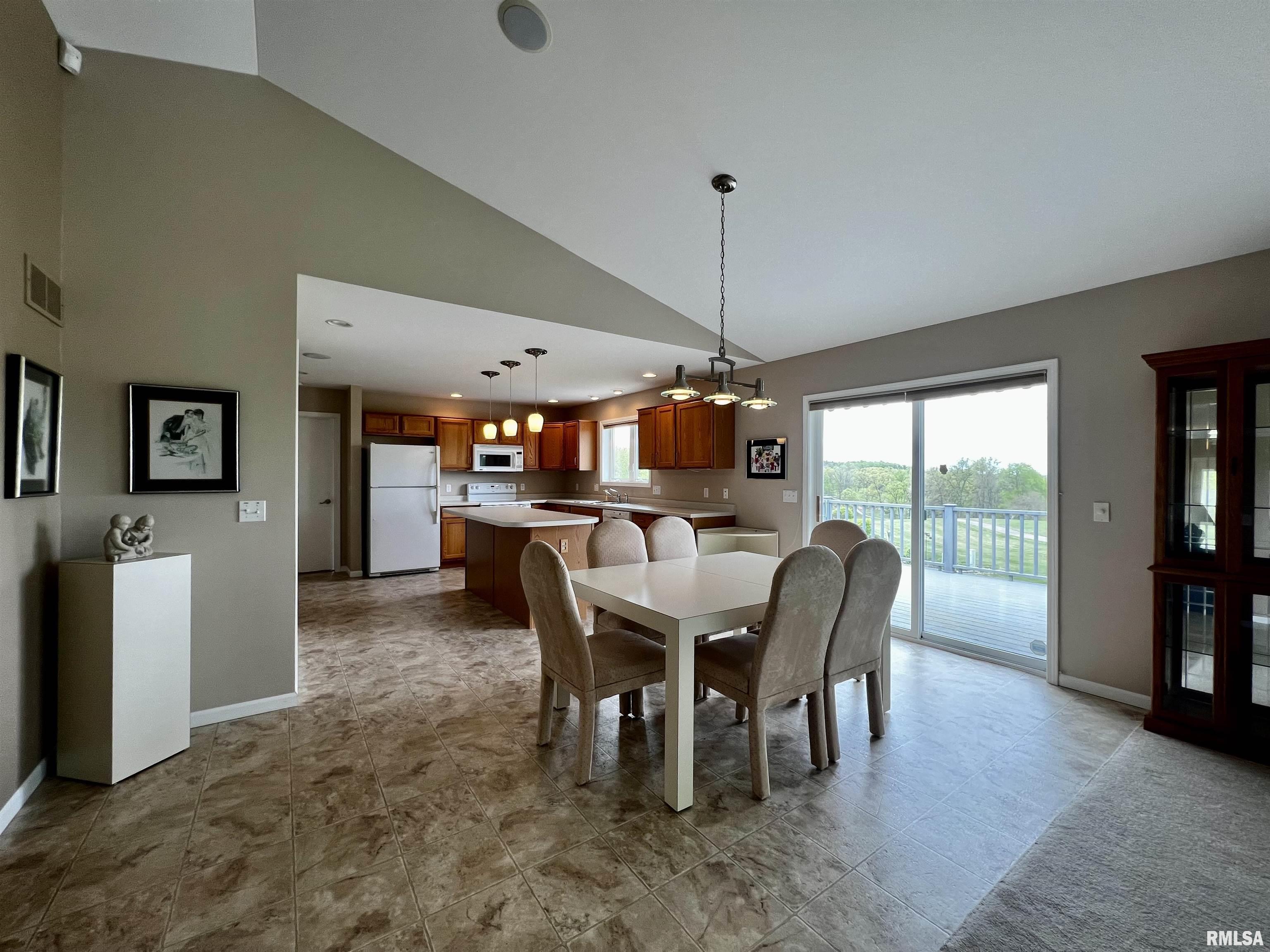 907 Oakview Drive Macomb, IL 61455 - Photo 13 of 40