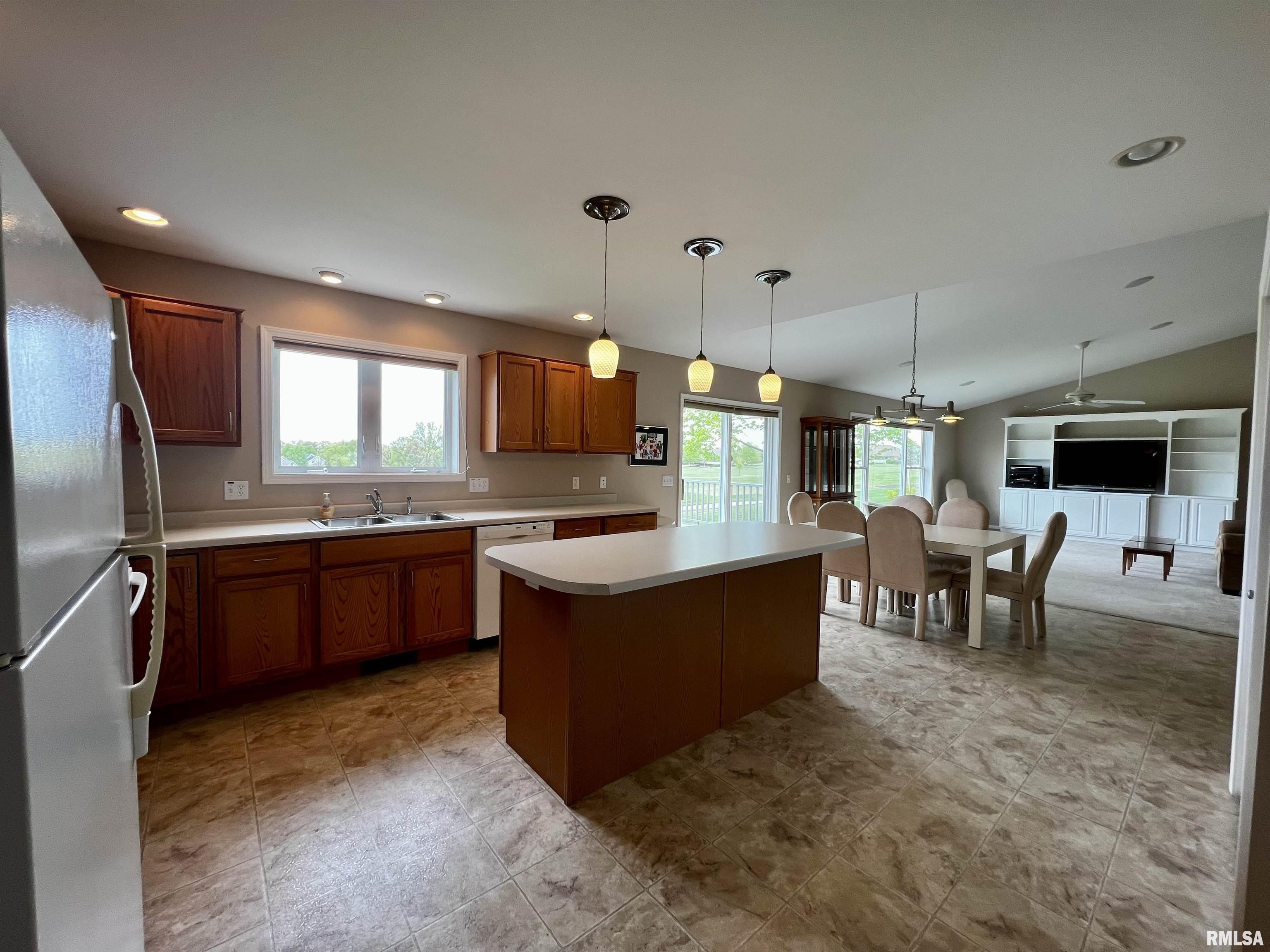 907 Oakview Drive Macomb, IL 61455 - Photo 19 of 40