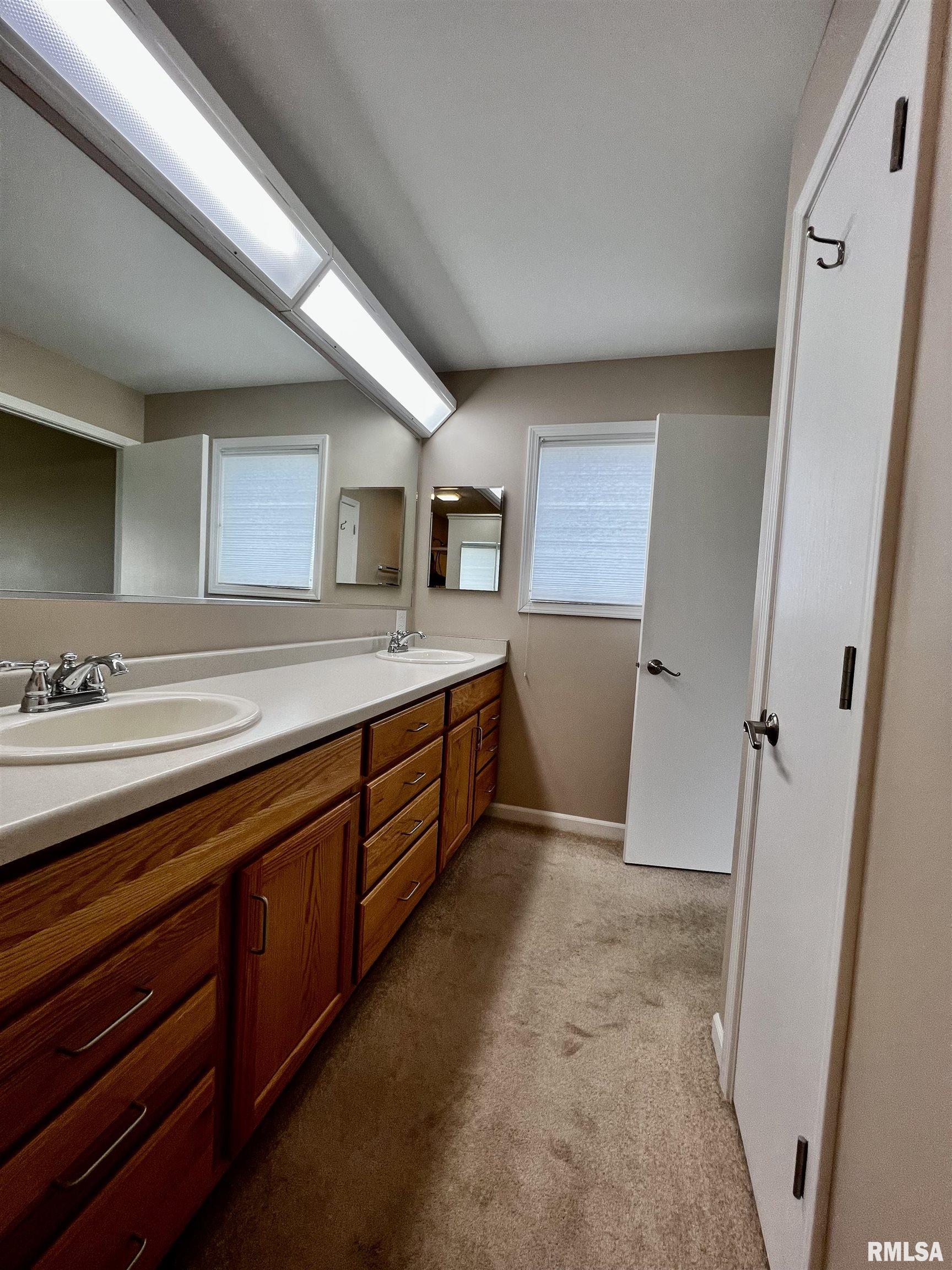 907 Oakview Drive Macomb, IL 61455 - Photo 24 of 40
