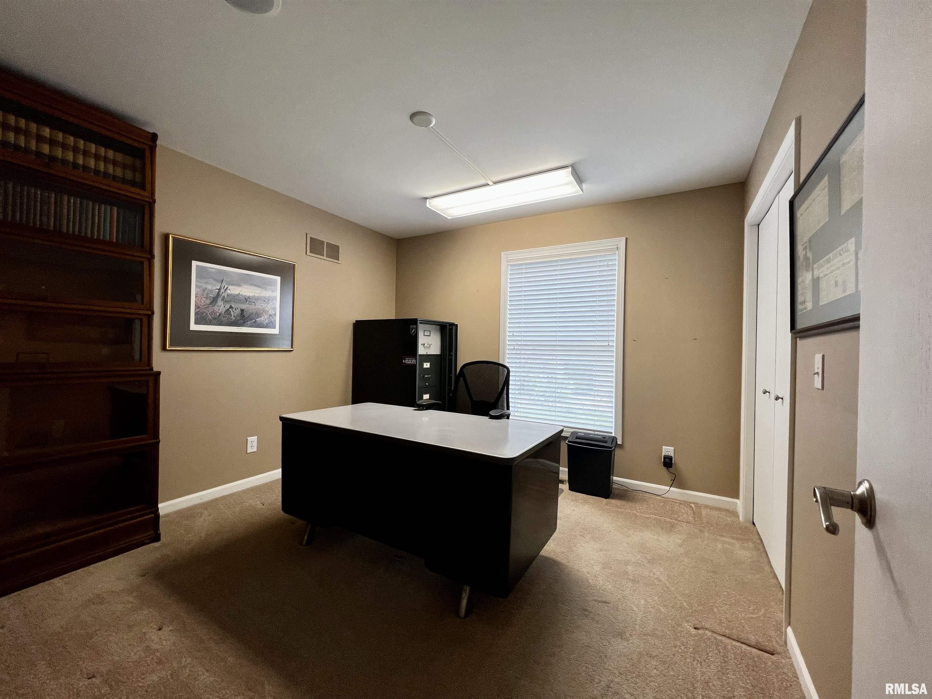 907 Oakview Drive Macomb, IL 61455 - Photo 26 of 40