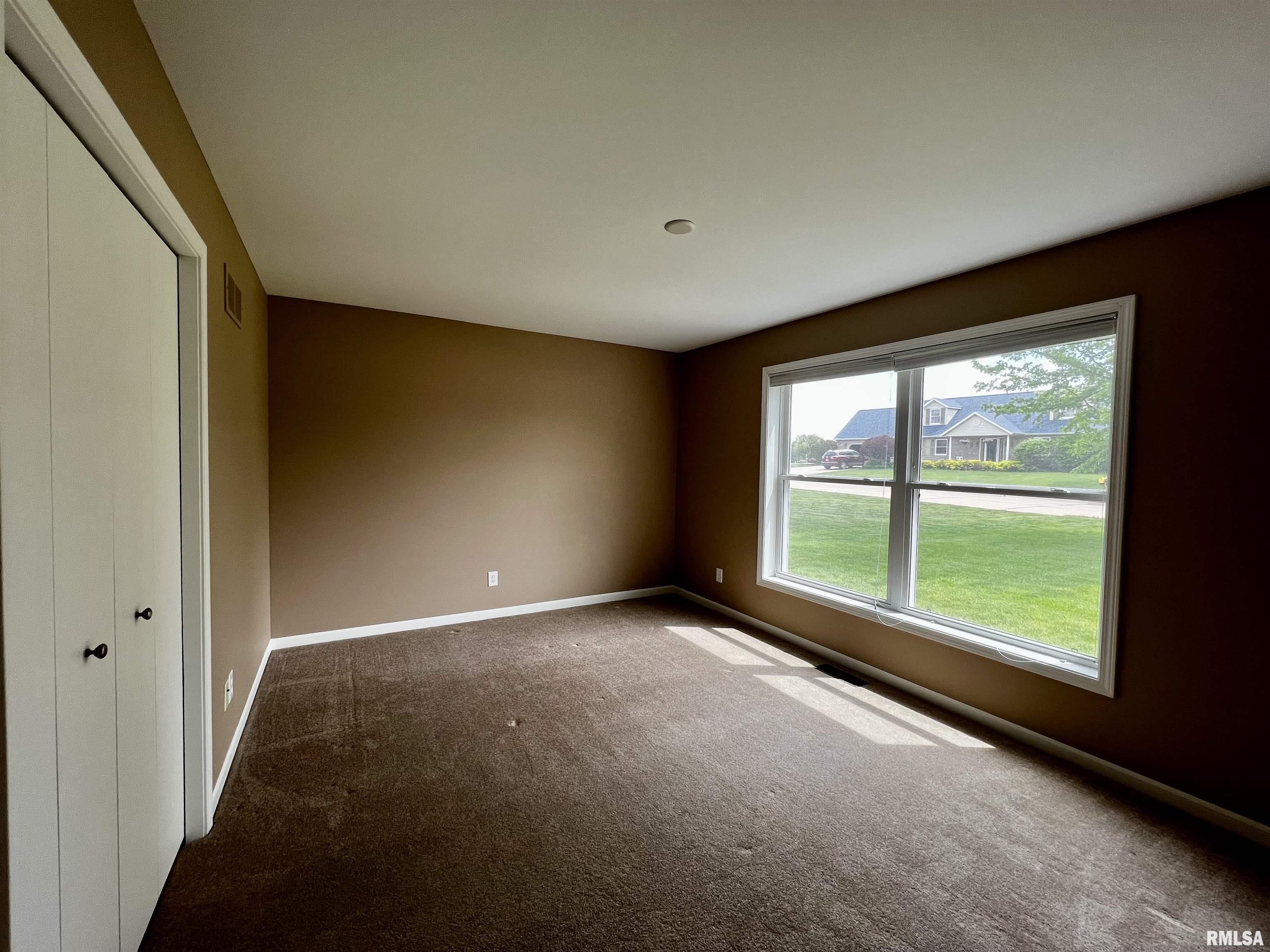 907 Oakview Drive Macomb, IL 61455 - Photo 28 of 40