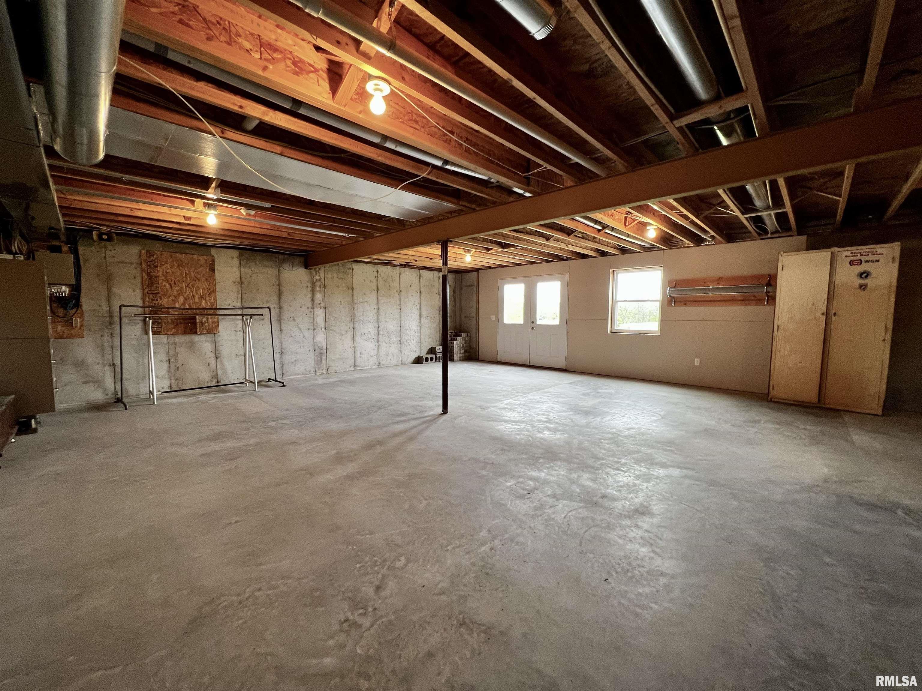 907 Oakview Drive Macomb, IL 61455 - Photo 32 of 40
