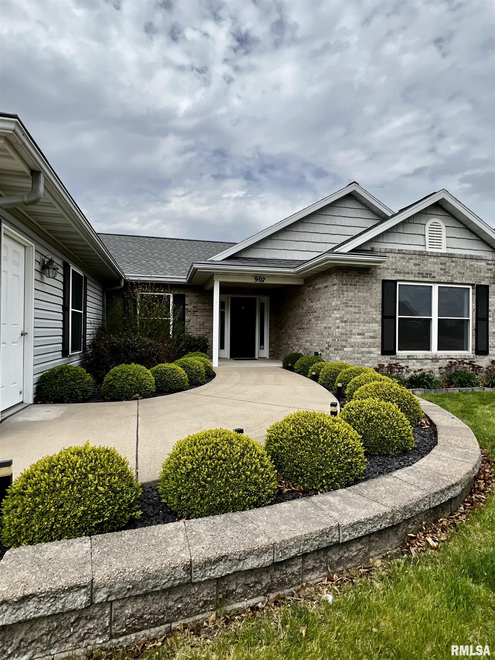 907 Oakview Drive Macomb, IL 61455 - Photo 36 of 40