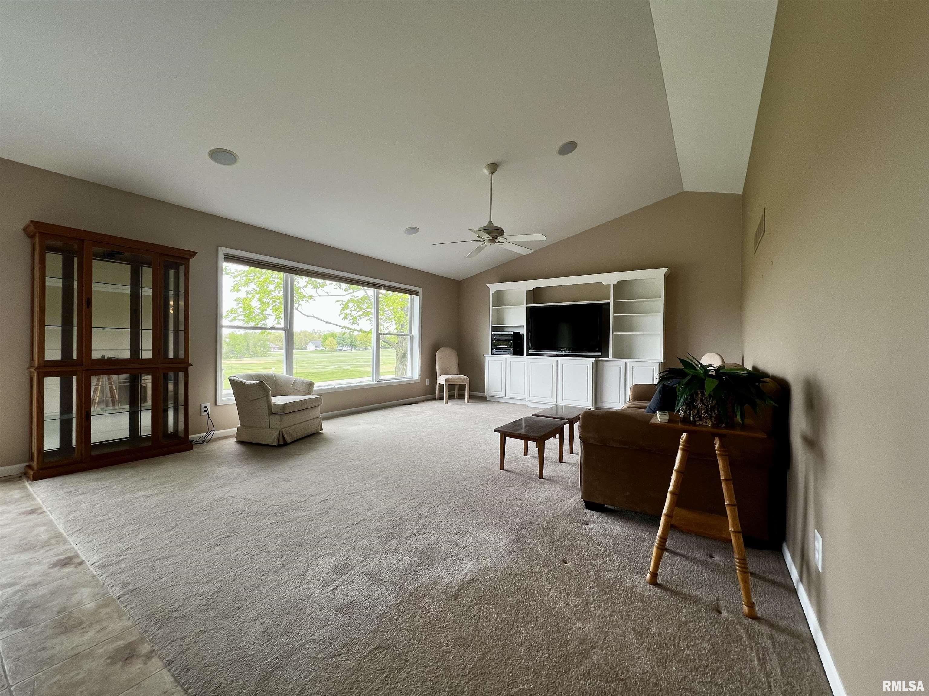 907 Oakview Drive Macomb, IL 61455 - Photo 6 of 40