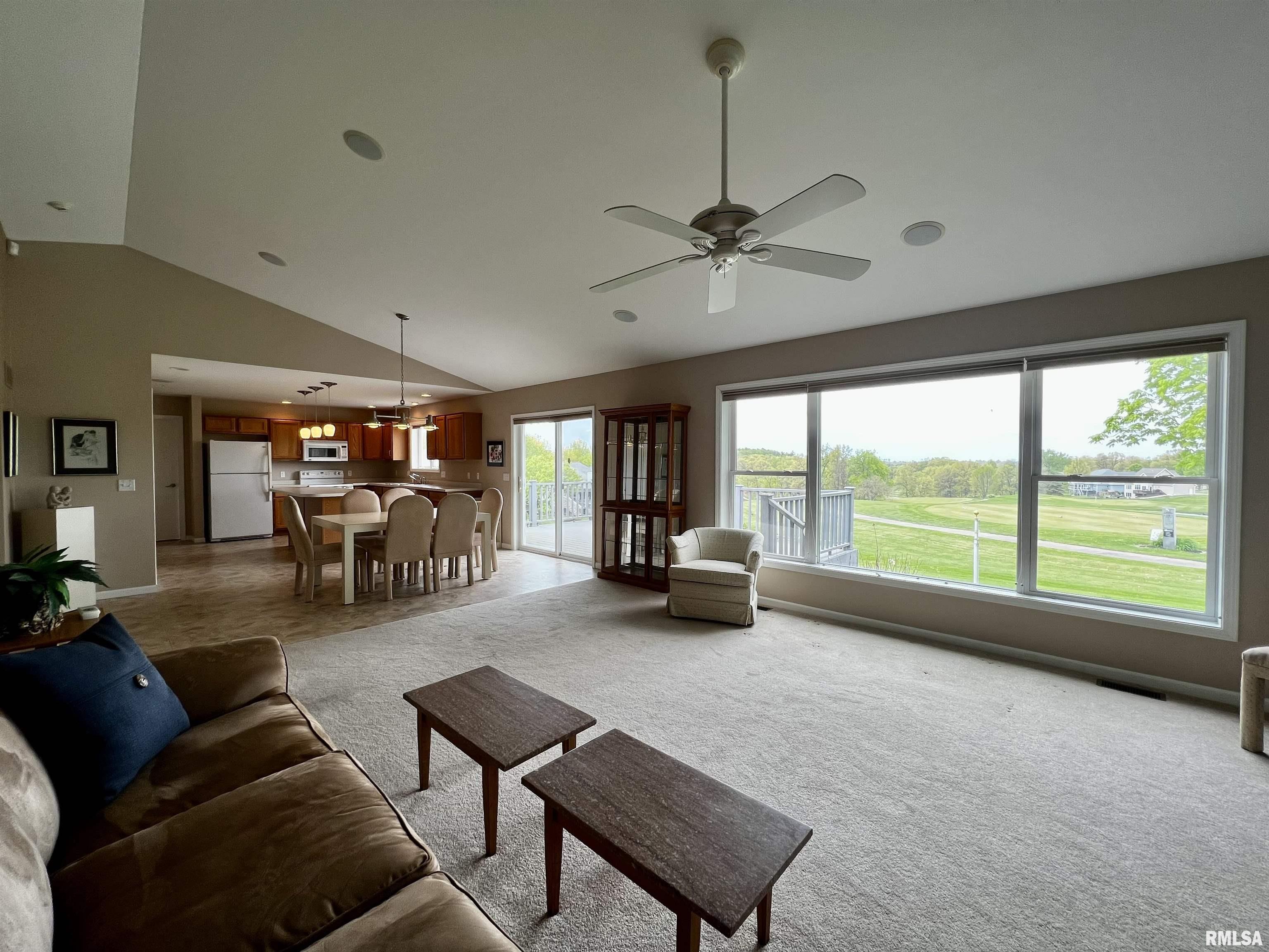 907 Oakview Drive Macomb, IL 61455 - Photo 8 of 40