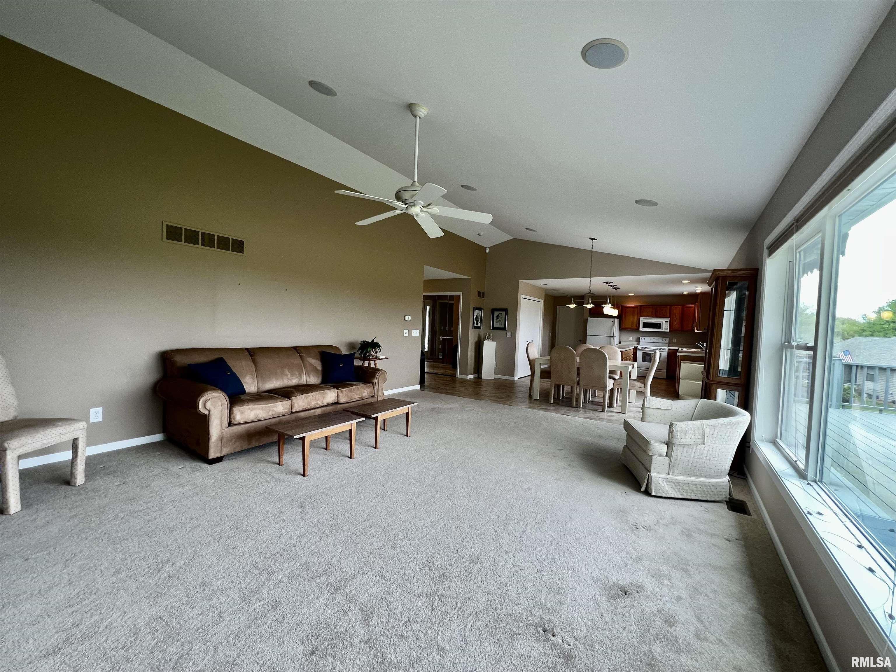 907 Oakview Drive Macomb, IL 61455 - Photo 9 of 40