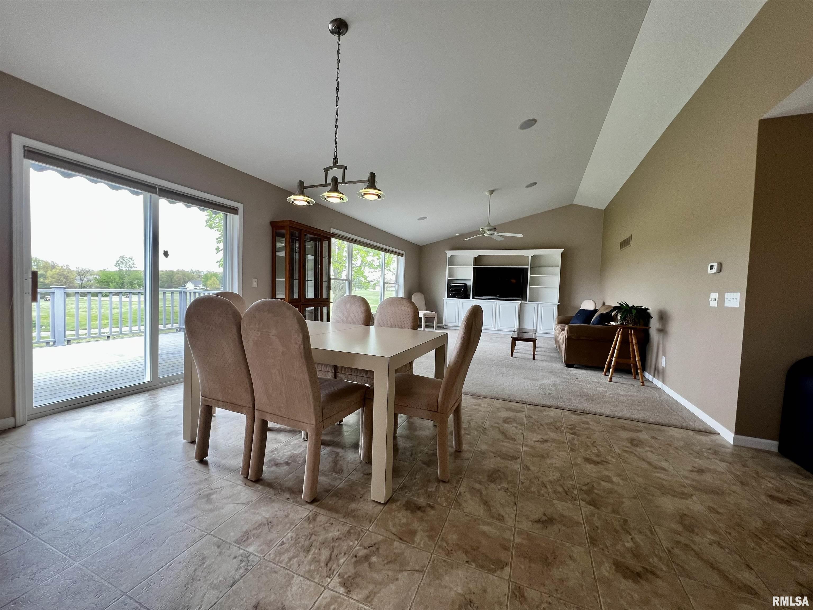 907 Oakview Drive Macomb, IL 61455 - Photo 10 of 40