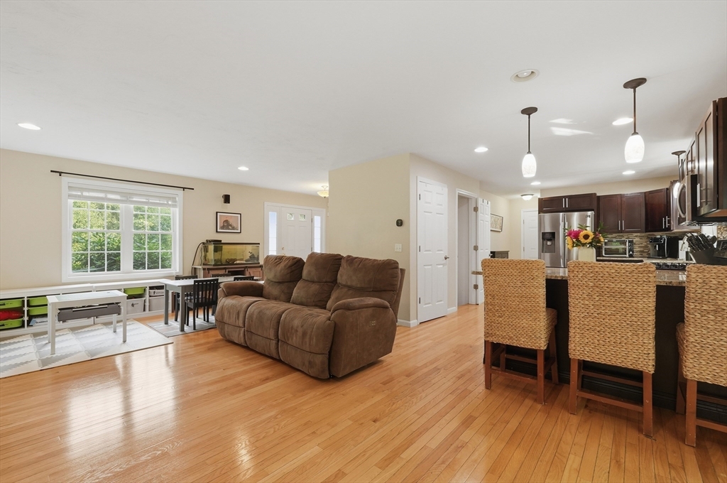 8 Chessman Road Mansfield, MA 02048 - Photo 9 of 36 Gallery Image 9
