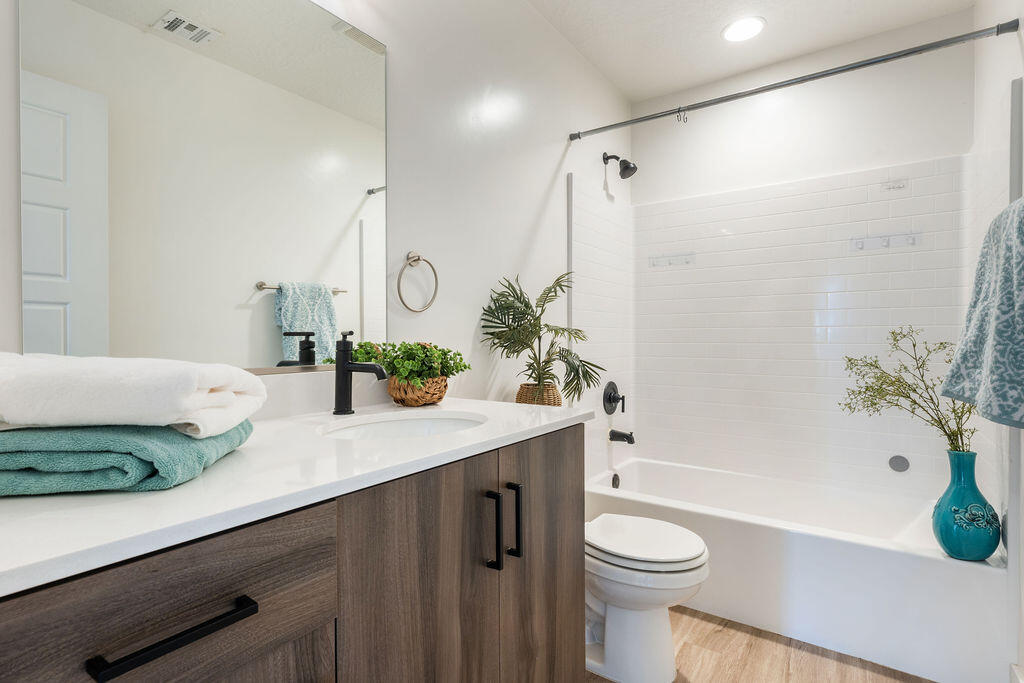 5920 Legolas Lane St. George, UT 84790 - Photo 29 of 36 30-Hallway Bathroom