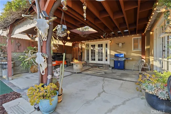 a view of a porch with furniture and plants