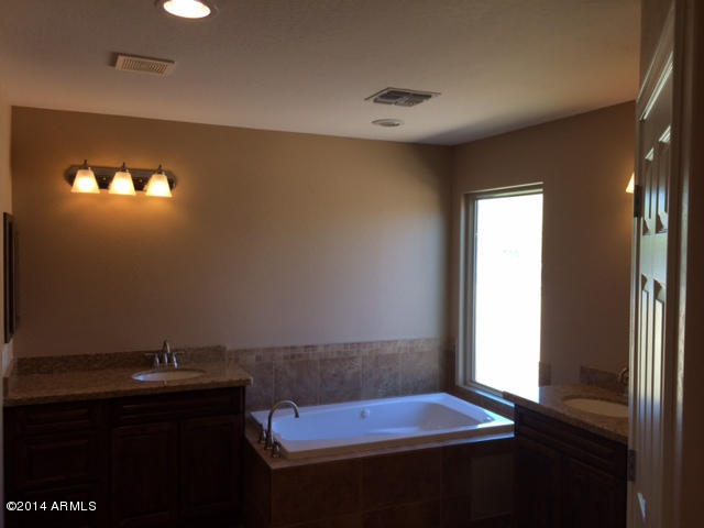 1867 North Geronimo Road Apache Junction, AZ 85119 - Photo 12 of 18 MASTER BATH 1