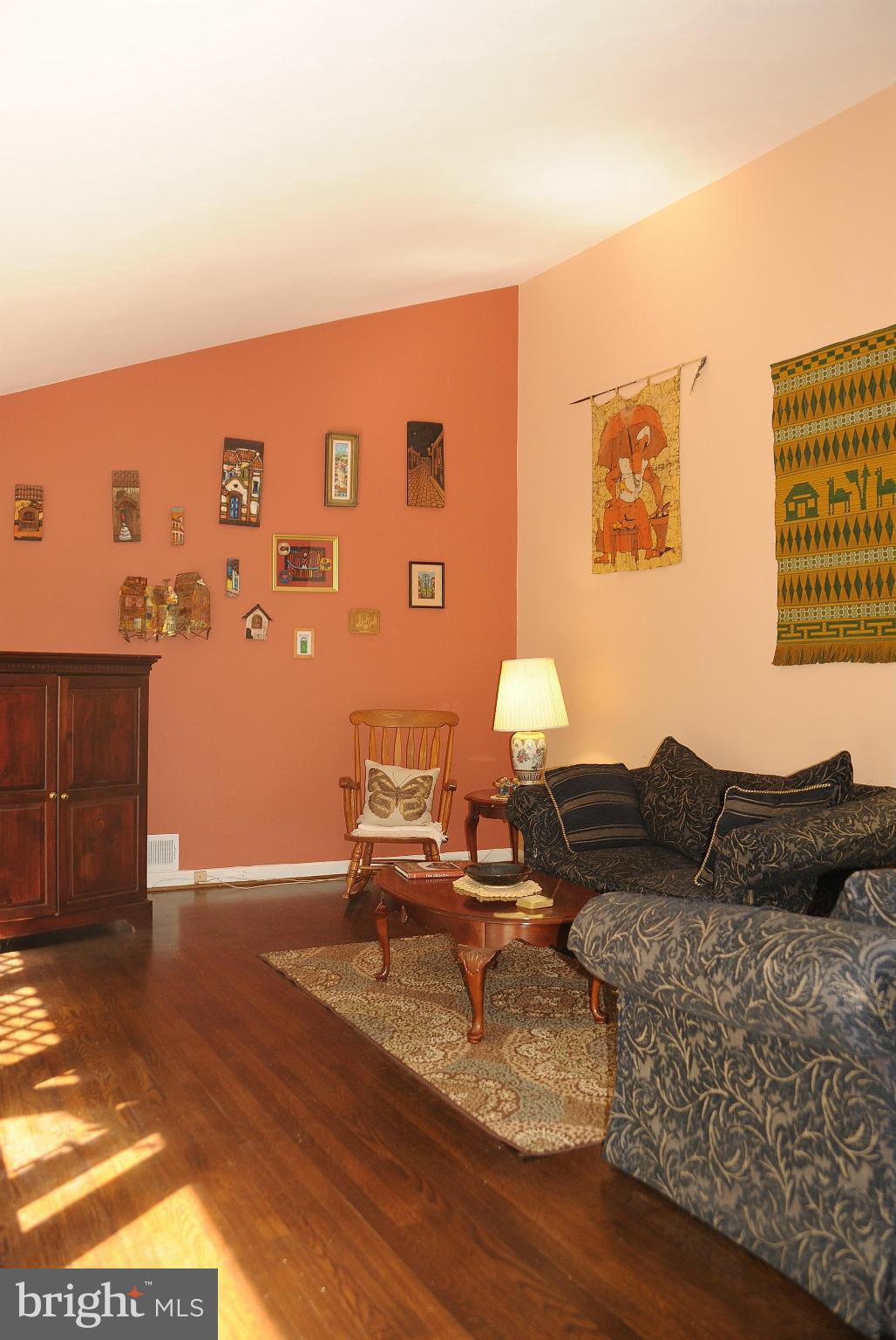 6343 Beryl Road Alexandria, VA 22312 - Photo 11 of 25 Living Room