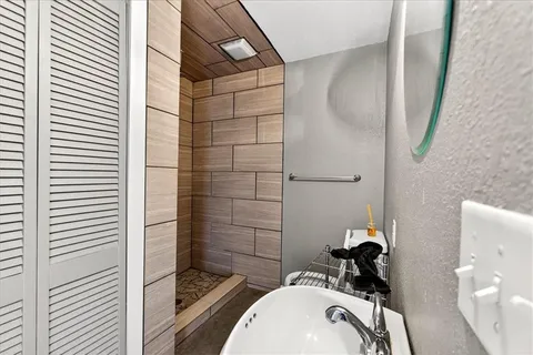 $289,000 | 2128 Summit Street, Kansas City, MO 64108