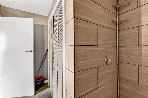 $289,000 | 2128 Summit Street, Kansas City, MO 64108