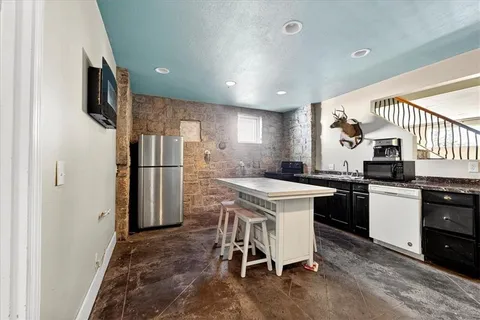 $289,000 | 2128 Summit Street, Kansas City, MO 64108