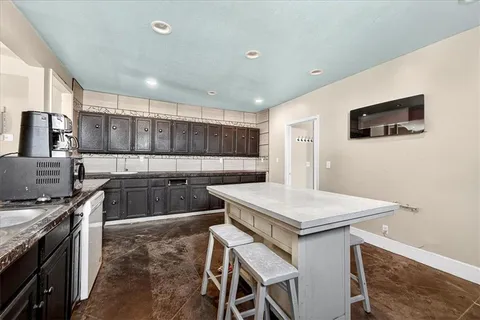 $289,000 | 2128 Summit Street, Kansas City, MO 64108