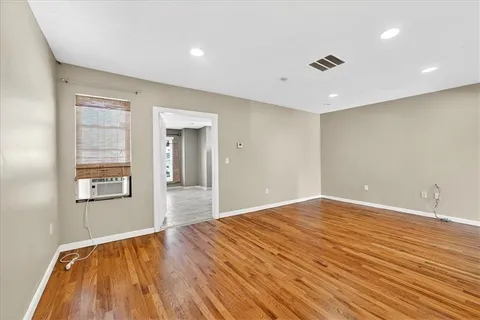 $289,000 | 2128 Summit Street, Kansas City, MO 64108