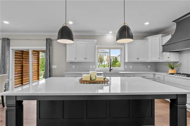 $874,900 | 2114 Northwest Killarney Lane, Lee's Summit, MO 64081