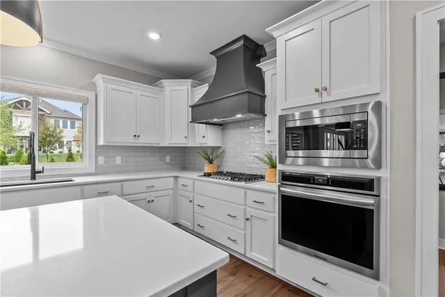 $874,900 | 2114 Northwest Killarney Lane, Lee's Summit, MO 64081