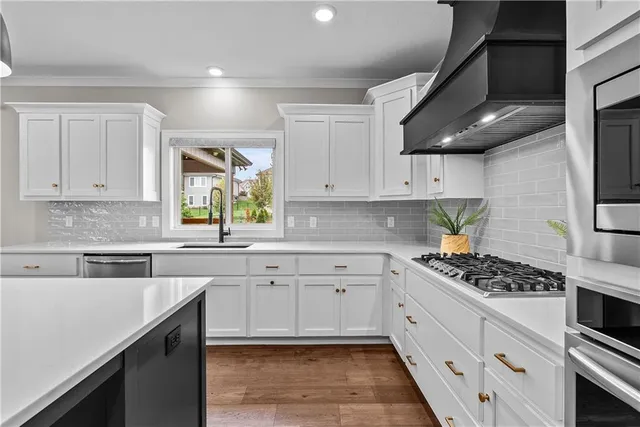 $874,900 | 2114 Northwest Killarney Lane, Lee's Summit, MO 64081