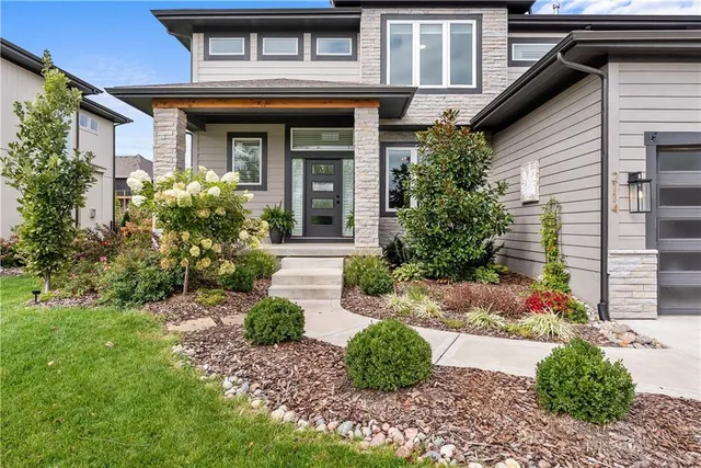 $874,900 | 2114 Northwest Killarney Lane, Lee's Summit, MO 64081