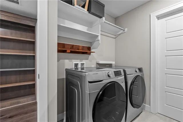 $874,900 | 2114 Northwest Killarney Lane, Lee's Summit, MO 64081