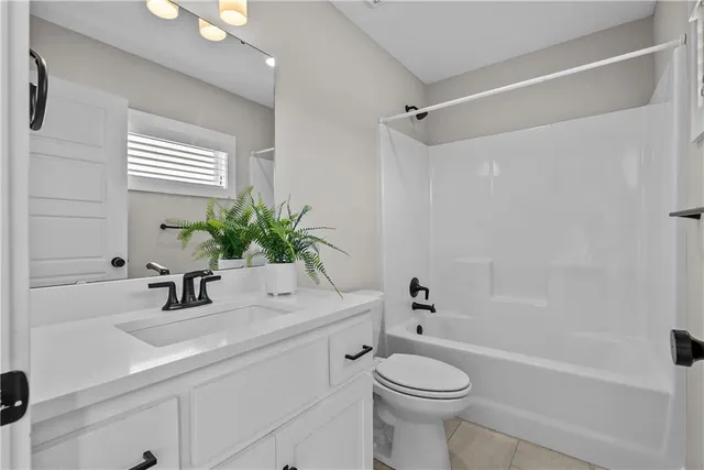 $874,900 | 2114 Northwest Killarney Lane, Lee's Summit, MO 64081