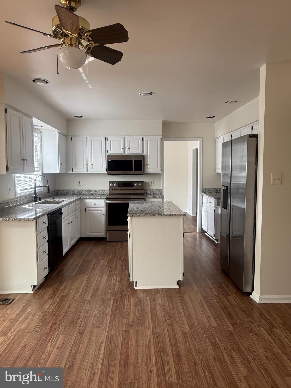 12549 Rock Ridge Road Herndon, VA 20170 - Photo 9 of 28 Kitchen