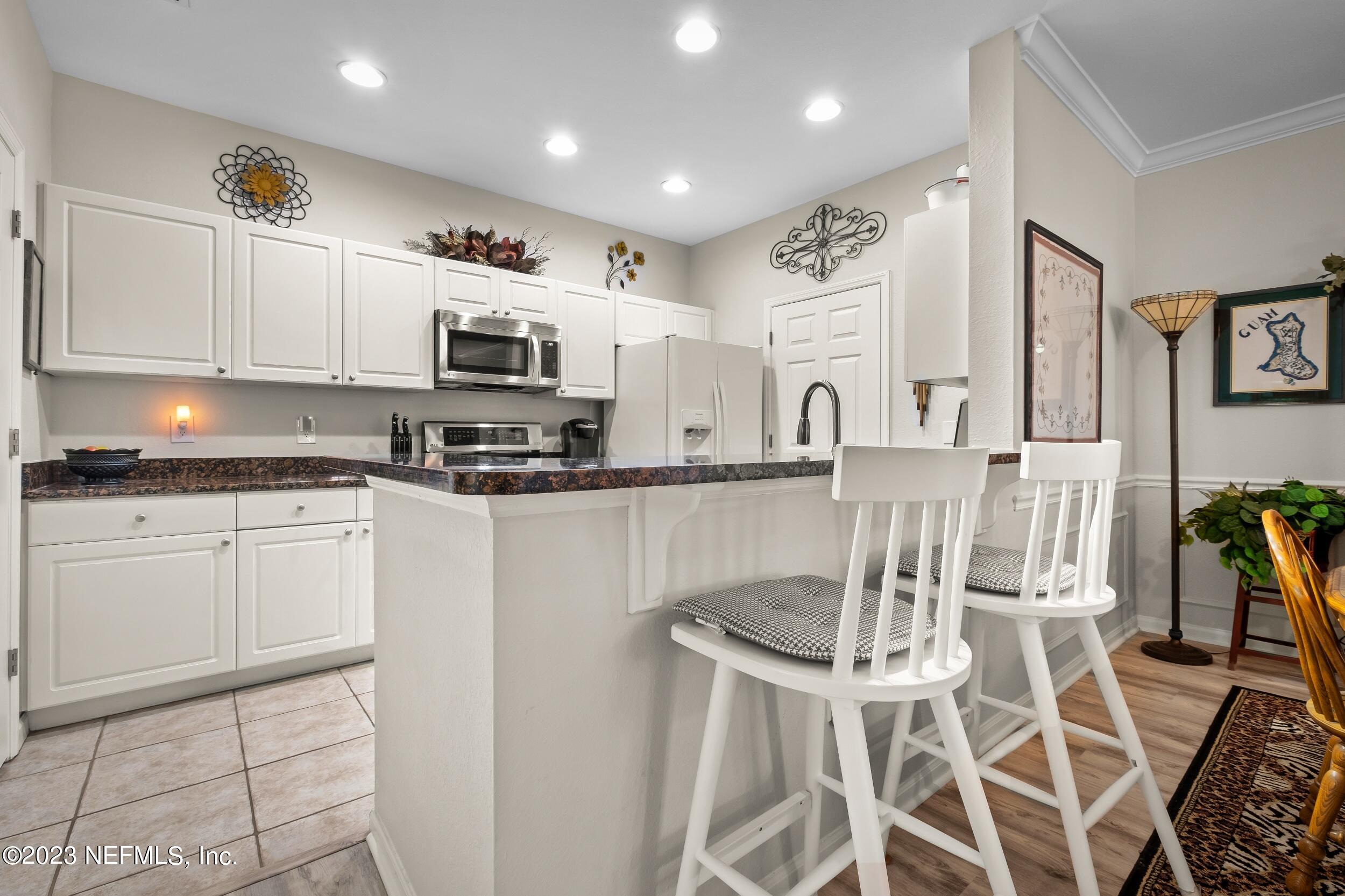 10901 Burnt Mill Road, Unit 607 Jacksonville, FL 32256 - Photo 6 of 38 Kitchen