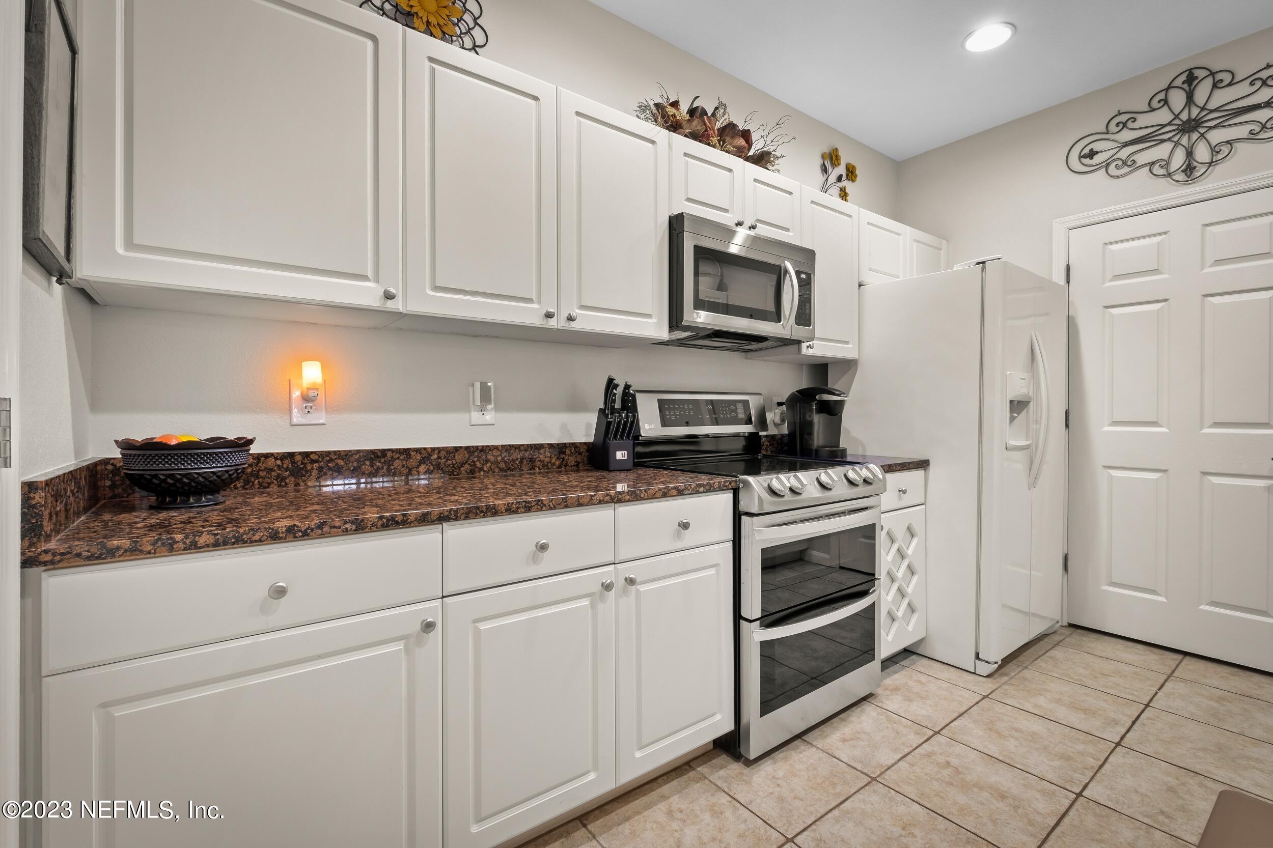 10901 Burnt Mill Road, Unit 607 Jacksonville, FL 32256 - Photo 7 of 38 Kitchen