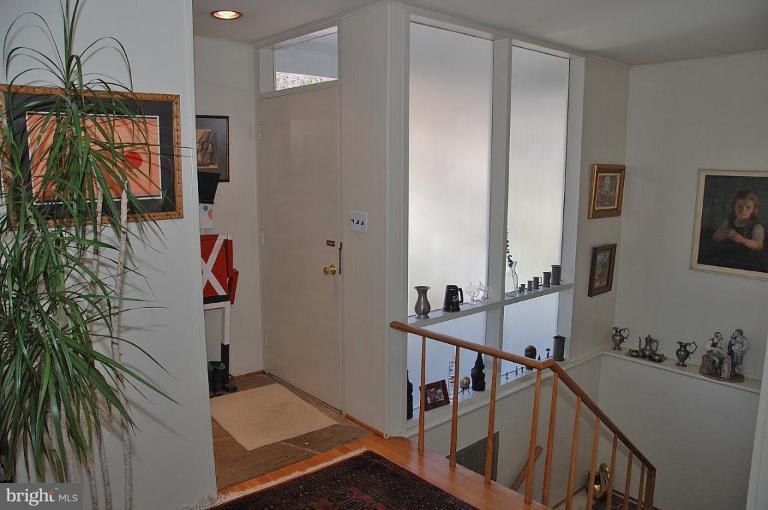 7720 Elba Road Alexandria, VA 22306 - Photo 4 of 20 Slate Foyer