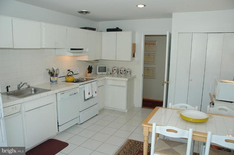 7720 Elba Road Alexandria, VA 22306 - Photo 7 of 20 Eat-In Kitchen