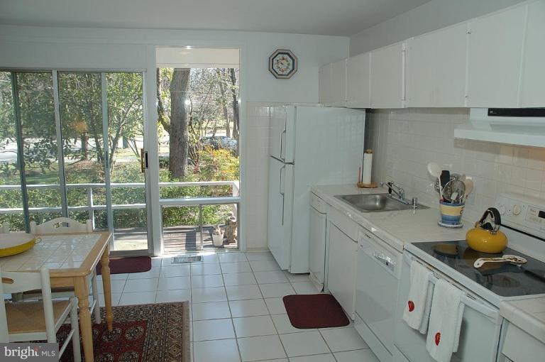 7720 Elba Road Alexandria, VA 22306 - Photo 8 of 20 Kitchen