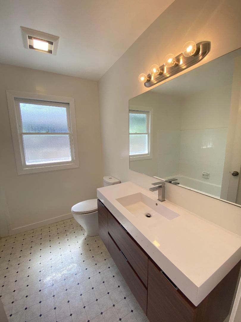 219 Robin Way Menlo Park, CA 94025 - Photo 13 of 25