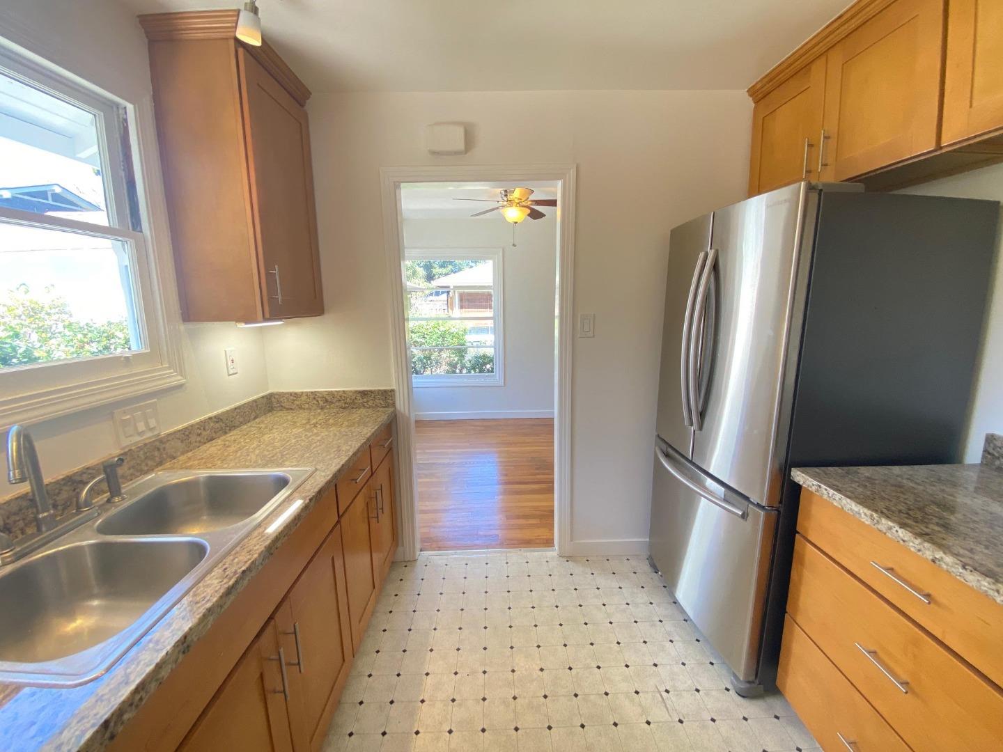 219 Robin Way Menlo Park, CA 94025 - Photo 15 of 25