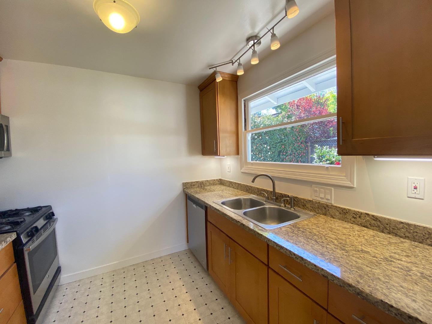 219 Robin Way Menlo Park, CA 94025 - Photo 17 of 25