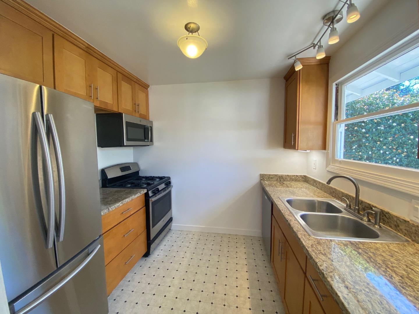 219 Robin Way Menlo Park, CA 94025 - Photo 18 of 25