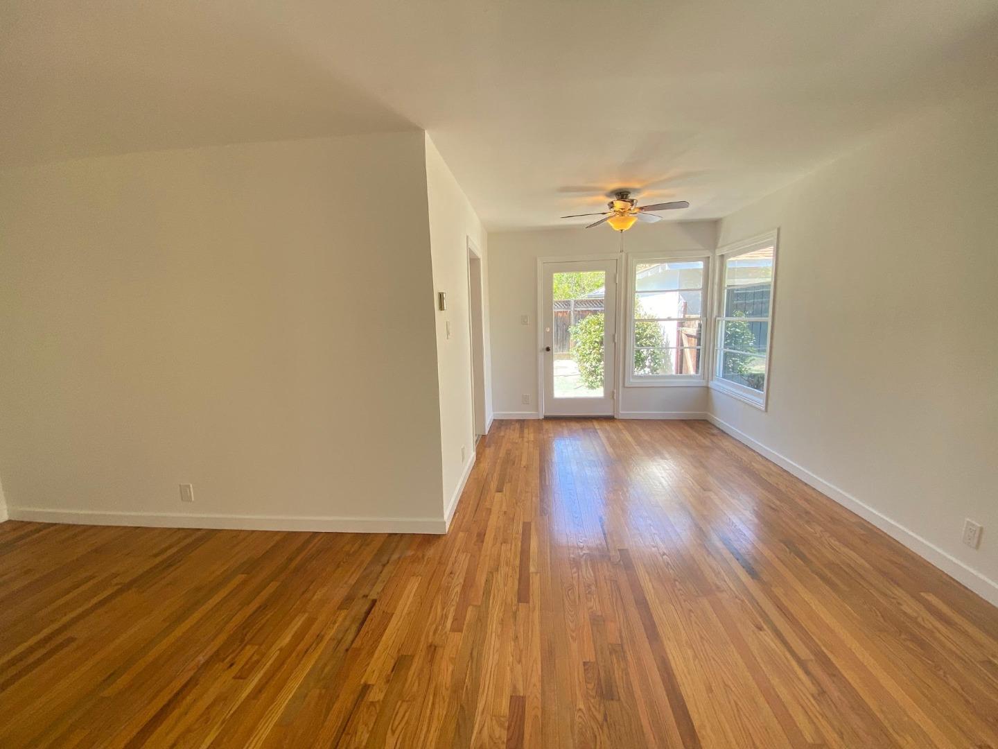 219 Robin Way Menlo Park, CA 94025 - Photo 3 of 25