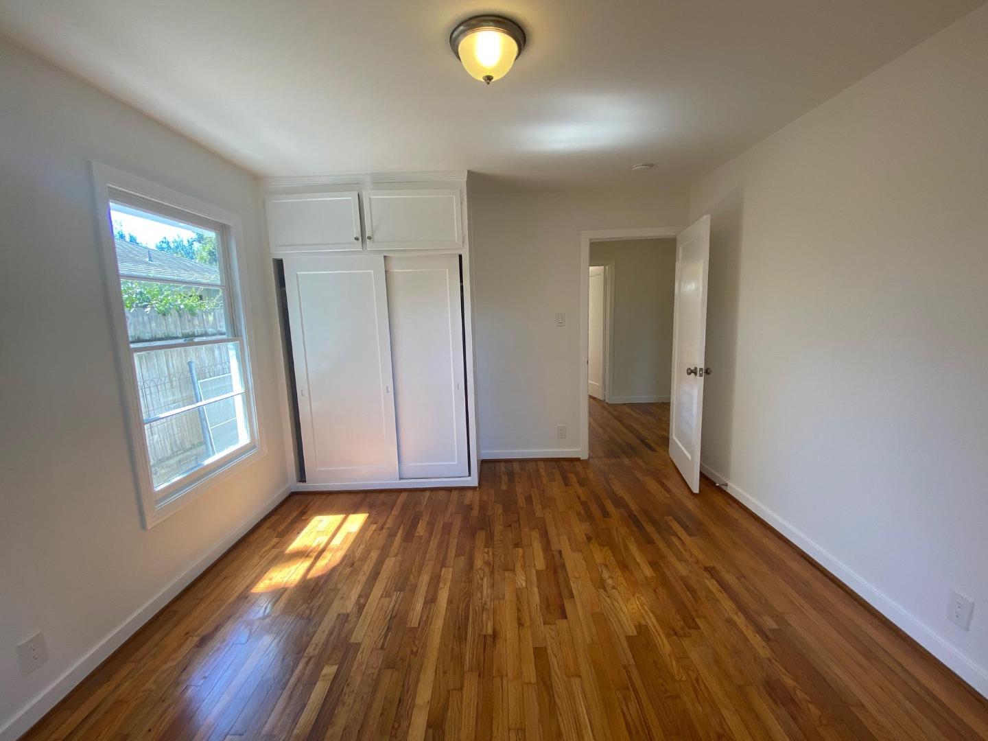 219 Robin Way Menlo Park, CA 94025 - Photo 4 of 25