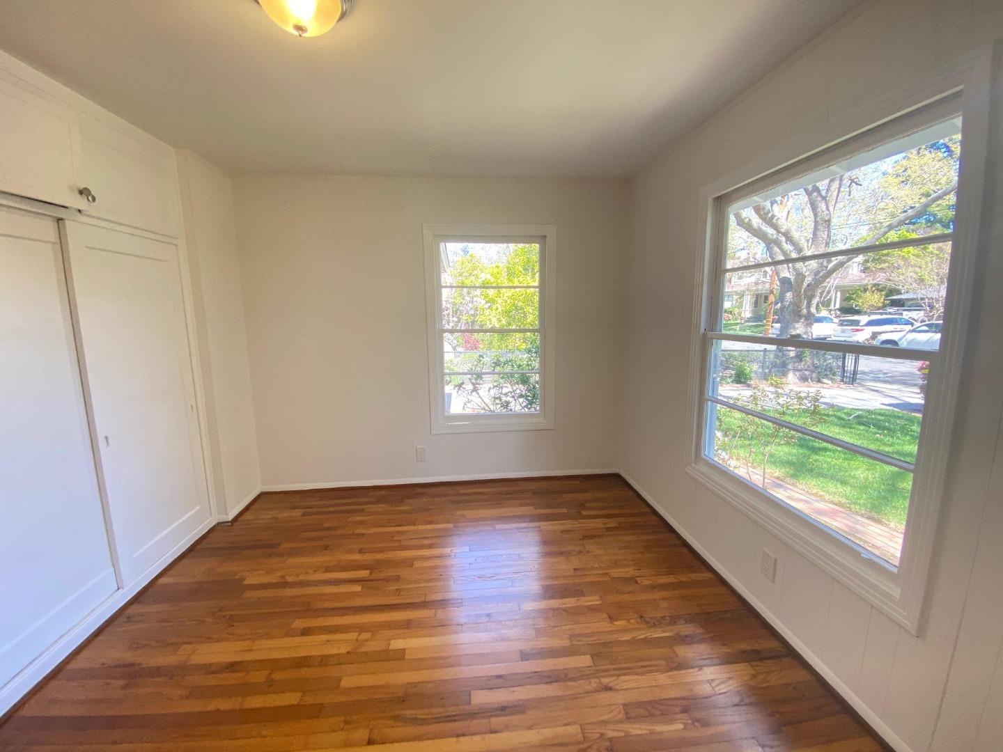 219 Robin Way Menlo Park, CA 94025 - Photo 7 of 25