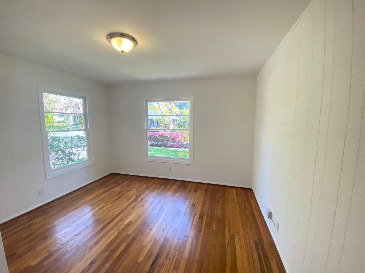 219 Robin Way Menlo Park, CA 94025 - Photo 8 of 25