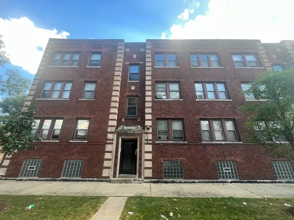 $950 | 239 East 108th Street, Unit 2, Chicago, IL 60628