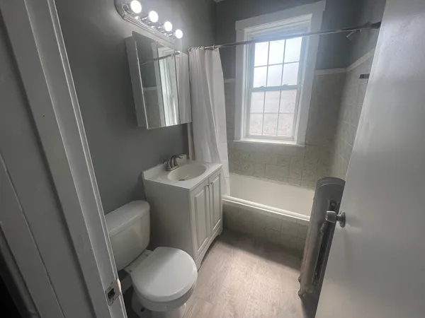 $950 | 239 East 108th Street, Unit 2, Chicago, IL 60628