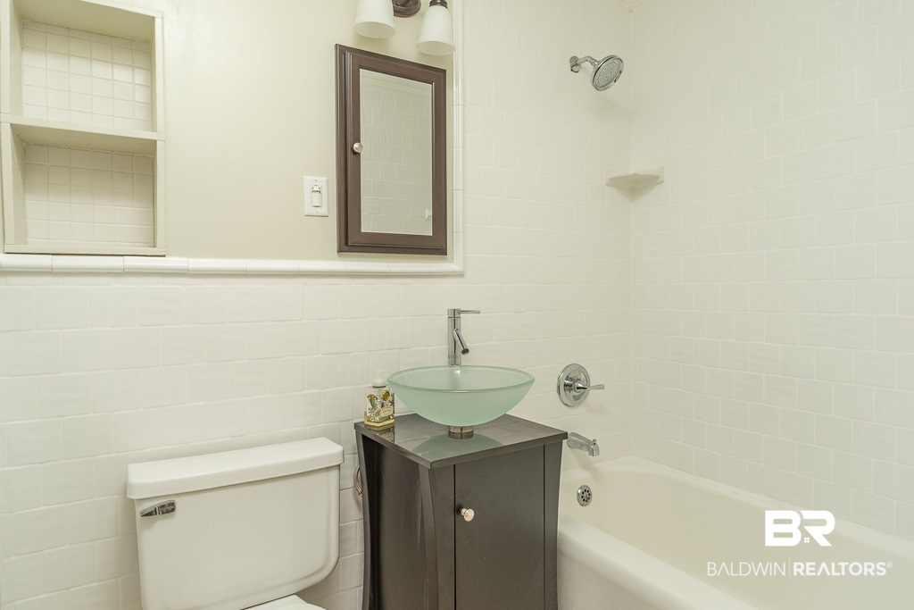 405 Thornton Place Mobile, AL 36609 - Photo 11 of 16